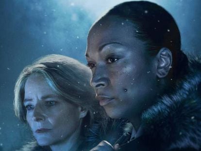 Jodie Foster (izquierda) y Kali Reis, protagonistas de 'True Detective: Noche polar'.
