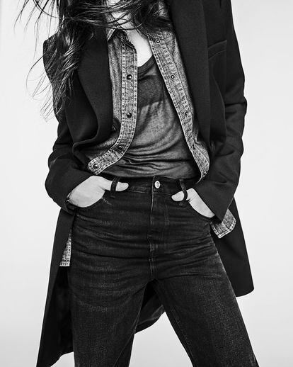 Charlotte Gainsbourg con prendas de su nueva colección para Zara.