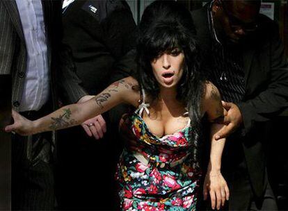 Los medios se afanan en destacar los peores momentos de la cantante británica Amy Winehouse.