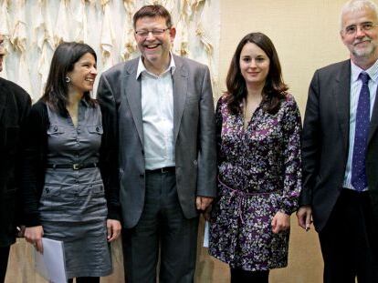 Ximo Puig, en el centro, con Vicent Soler, Carmelina Pla, Zulima P&eacute;rez y Francesc Signes. 