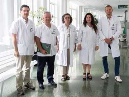 Parte del equipo investigador: de izquierda a derecha, Josep M. Nicolas, Josep  Mallolas, Sonsoles Sanchez-Palomino, Núria Climent y Juan Ambrosioni.