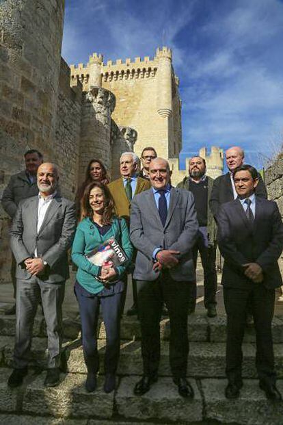 Los responsables de las principales bodegas junto a Óscar Becerra, director gerente de PRISA Revistas.