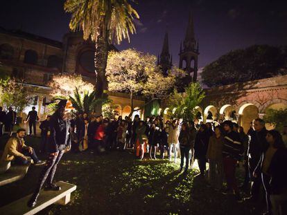 Noche de poes&iacute;a en La Abad&iacute;a, una de las sedes del FILBA en Buenos Aires.