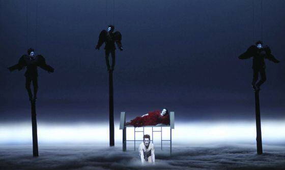Un momento de la obra 'Vida y muerte de Marina Abramovic', dirigida por Bob Wilson y estrenada en 2012 en el Teatro Real de Madrid