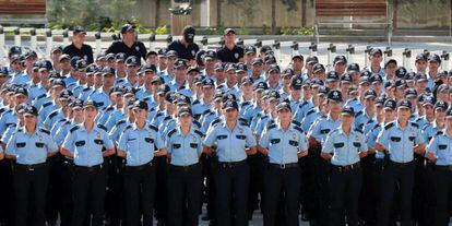 Policías turcos en homenaje a los muertos en la intentona golpista.