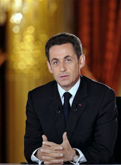 El presidente francés, Nicolas Sarkozy, anoche durante su intervención en televisión.