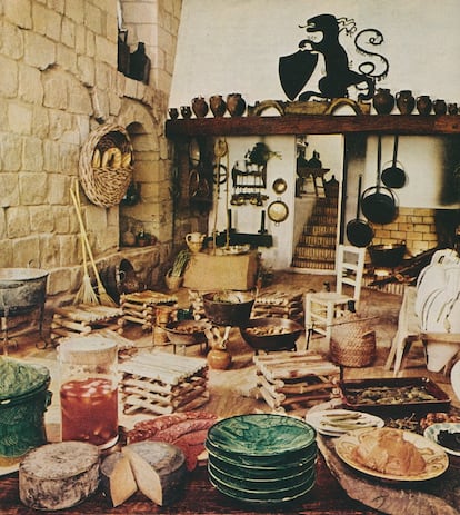 Uno de los cuatro menús que Mr. Guth preparó para la revista 'House & Garden' durante su visita en 1972 al palacio ubetense. El Farm Kitchen Lunch contenía, entre otros platos, espárragos y 'Bacon from Heaven' (tocinillo de cielo). |