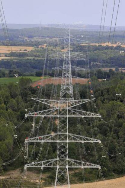 Construcció de la línia MAT de Girona en una imatge d'arxiu.