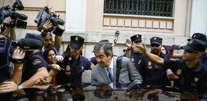 Álvarez Cascos, a su salida de la Audiencia Nacional en 2013.