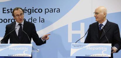 El ministro Alfonso Alonso y el médico Joan Rodes.