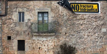 Pancarta contra el &#039;fracking&#039; en Quintanilla-Sobresierra (Burgos).