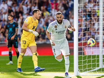 Karim Benzema celebra el primer gol al Almería.