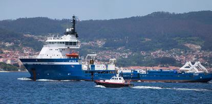 El buque 'Artabro’, a su salida del puerto de Vigo, el pasado 17 de mayo.