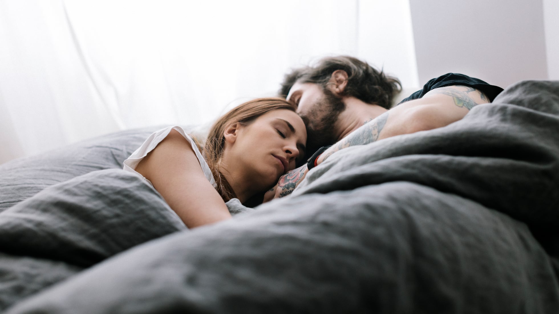 Cómo las parejas que duermen juntas sincronizan su sueño | Ciencia | EL PAÍS Cómo las parejas que duermen juntas sincronizan su sueño | Ciencia | EL PAÍS
