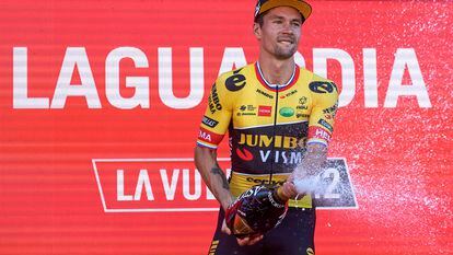 Slovenian rider Primoz Roglic of Jumbo Visma team, celebrates his overall position after the 4th stage of the Vuelta cycling race between Vitoria-Gasteiz and Laguardia, in Spain, Tuesday, Aug. 23, 2022. (AP Photo/Miguel Oses)