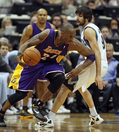 Bryant y Rubio, en el reciente partido entre los Lakers y Minnesota.