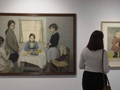 'Niñas pobres', de Martínez Díaz (izquierda) y 'Maya con delantal', de Picasso, en el Centro de Iniciativas Culturales de Sevilla.