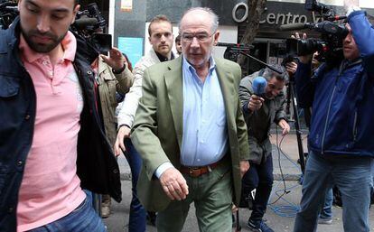 Rodrigo Rato abandona su domicilio este sábado.