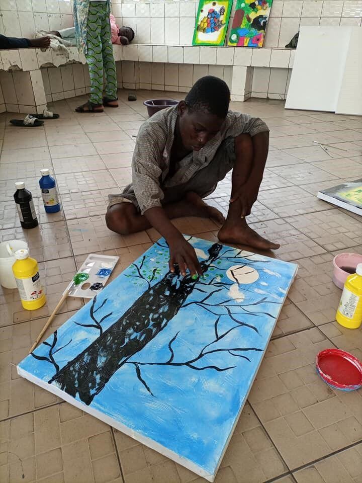 Obras realizadas por niños de la calle en Benín (África occidental).