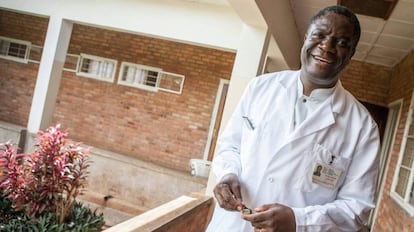 El ginecólogo congoleño Nobel de la Paz 2018, Denis Mukwege, en el hospital de Panzi en 2009.