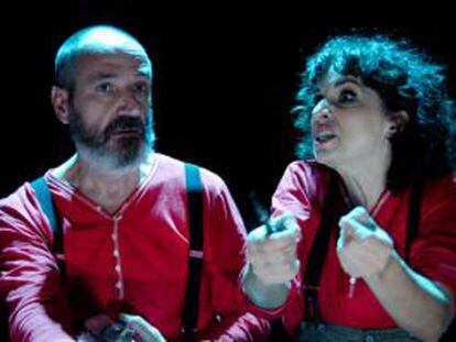 Jaume Policarpo y Adriana Ozores en un momento de la funci&oacute;n de Petit Pierre en el teatro de La Abad&iacute;a.