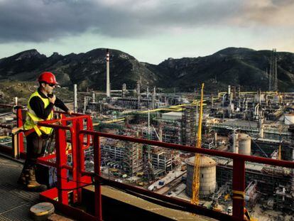 Refiner&iacute;a de Repsol, en el Valle de Escombreras ( Cartagena).