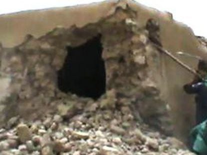 Captura de vídeo en la que se ve destrozada la mezquita del Sidi Yahia en Malí.