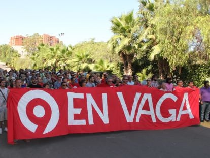 Concentración de trabajadores de RTVV esta mañana contra el ERE.