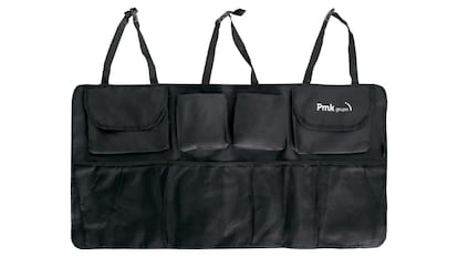 Este modelo de organizador de maletero a la venta en Amazon se sitúa en la parte trasera de los asientos de un vehículo.
