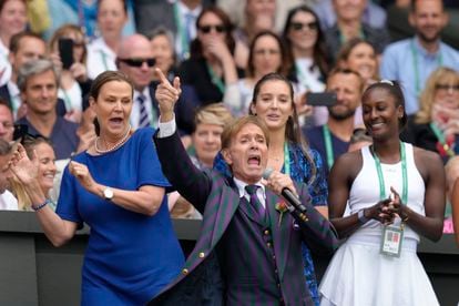 Para la ceremonia de celebración de los 100 años del torneo Wimbledon, que se celebró el pasado domingo 3 de julio, se contó con la actuación de Cliff Richard. Hubo también fuegos artificiales, actuaciones musicales de la cantautora Freya Ridings y asistieron 1.500 refugiados de Ucrania, Afganistán y Siria.