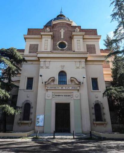 La fachada de la parroquia de San Jorge.