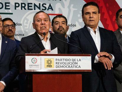 Miguel Ángel Mancera, Jesús Zambrano, Silvano Aureoles Conejo y Luis Espinosa Cházaro durante una conferencia en 2023.