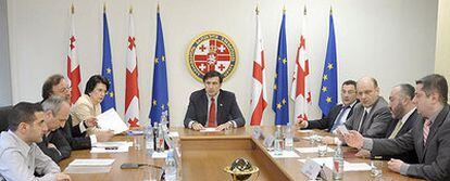 El presidente de Georgia, Mijaíl Saakashvili, preside el Consejo de Seguridad Nacional el pasado martes en Tbilisi.