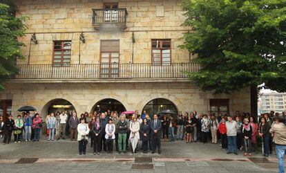 Concentración frente al Ayuntamiento de Galdakao