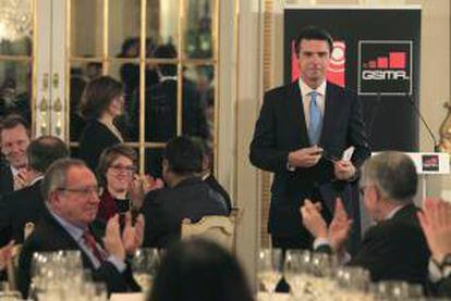 El ministro de Industria, José Manuel Soria, al finalizar su intervención en la cena ofrecida a los participantes en el Congreso Mundial de Móviles, por el Comité Ejecutivo de la asociación GSMA y la Fundación Barcelona Mobile World Capital, hoy en el Palacio Albéniz de Barcelona, a la que ha asistido el Príncipe Felipe.