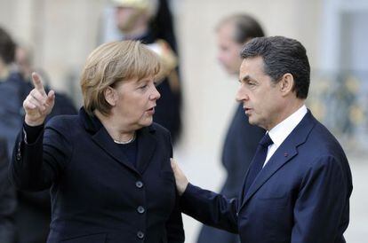 La canciller alemana Angela Merkel y el presidente francés Nicolas Sarkozy.