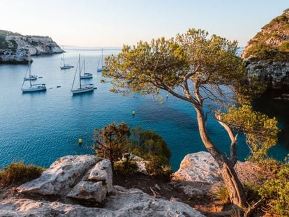 Vista de Cala Macarelleta, en la isla de Menorca.