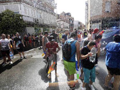 Un momento de Batalla Naval celebrada hoy en el barrio madrileño de Vallecas.