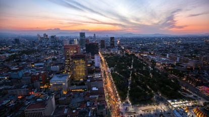 Ciudad de México vista desde la Torre Latinoamericana, al atardecer.