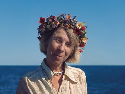 Tove Jansson retratada en la isla de Klovharun por su hermano Per Olov Jansson.