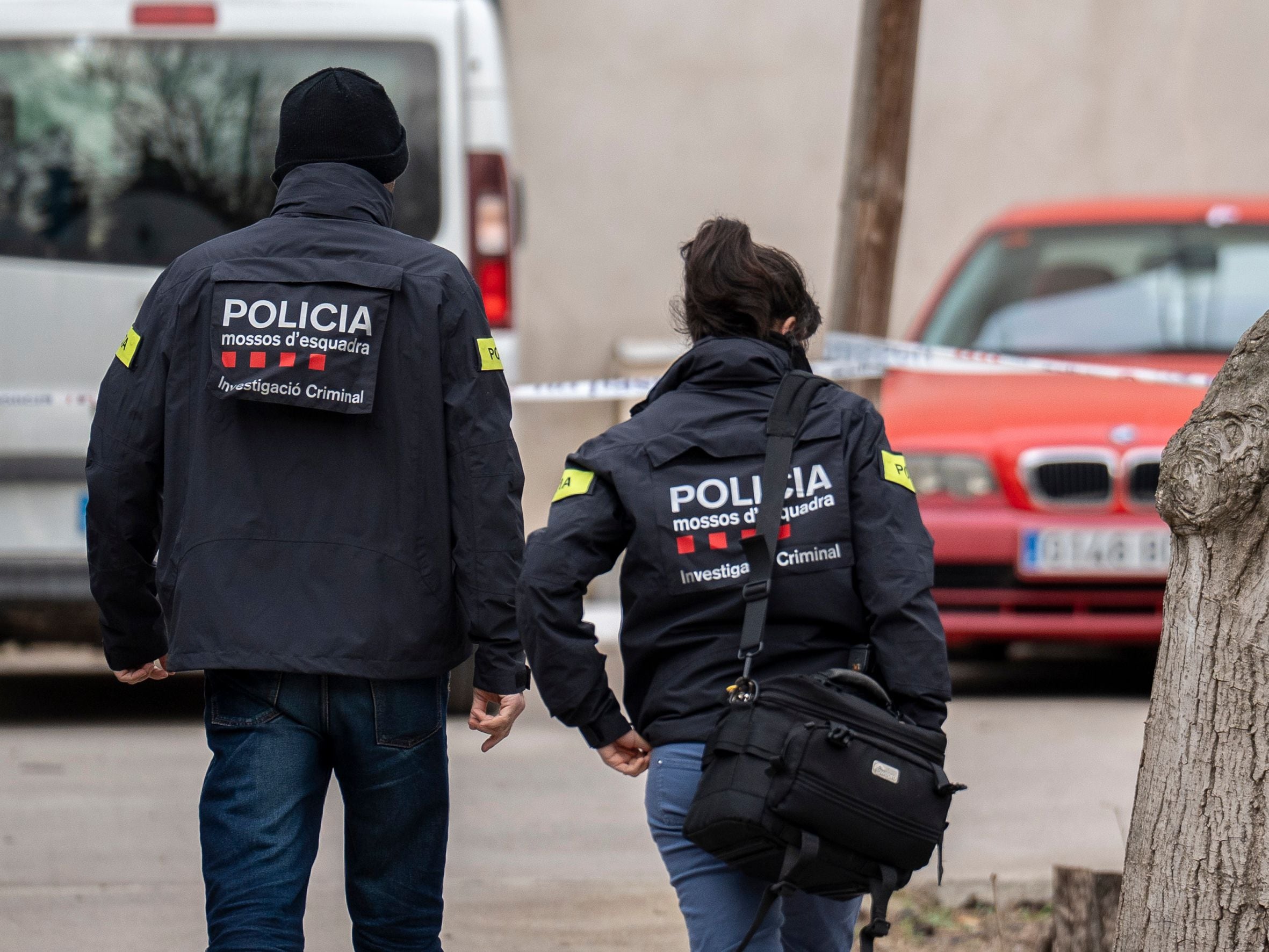 Los Mossos suspendieron un año a un agente por colaborar con la seguridad de Vox en su tiempo libre