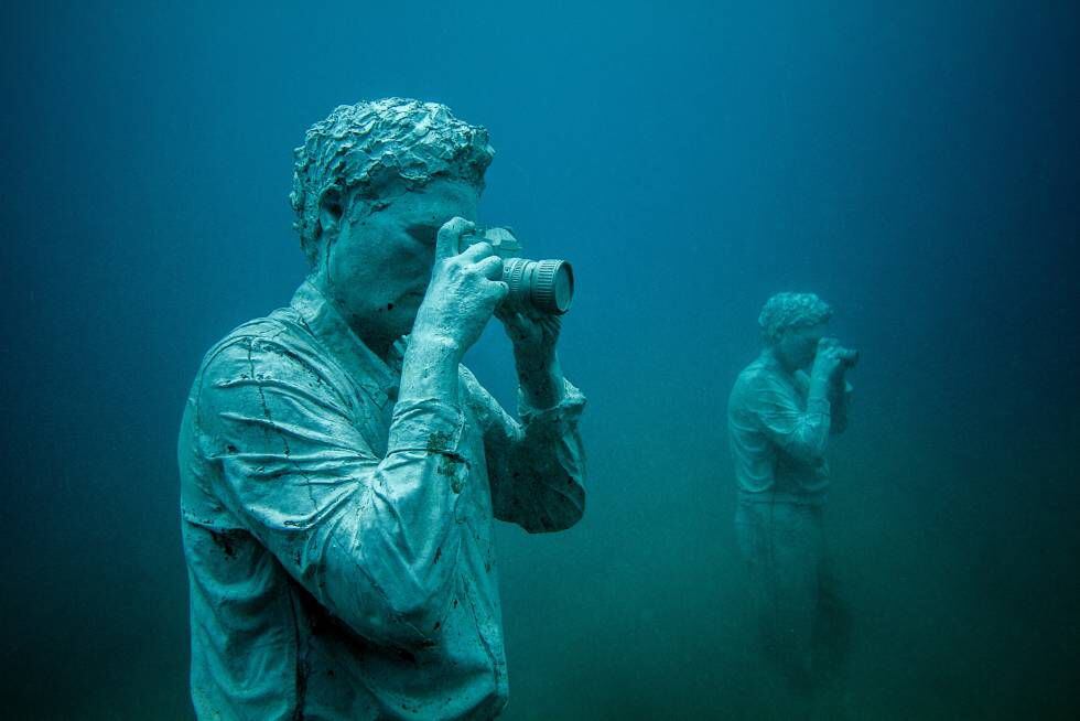 Estatuas de El Museo Atlántico, un museo submarino en aguas de Lanzarote.
