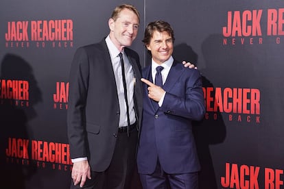 Lee Child con Tom Cruise en Luisiana en 2016, en la presentación de la película 'Nunca mires atrás'. Es una de las dos en adaptaciones en las que el actor interpreta a Jack Reacher.