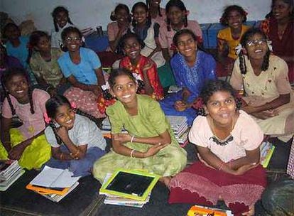 Niños apadrinados por la Fundación Vicente Ferrer en la zona de Anantapur (India).