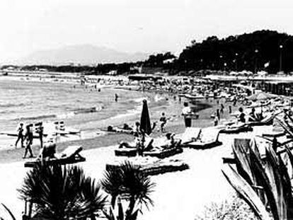 La playa marbellí de La Fontanilla en los años sesenta.