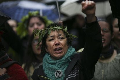 Miles de personas participan de la marcha convocada por la plataforma social "Ni Una Menos", en Buenos Aires.