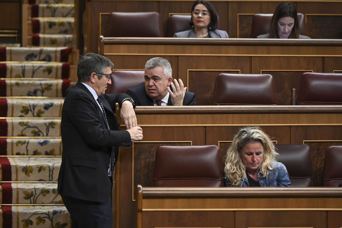 The leadership of the PSOE and Ábalos confuse the party over the management of the crisis |  Spain