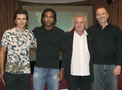 Los artistas Juanes, Yotuel de Orihas, Victor Manuel y Miguel Bosé (de izq. a dcha.) han presentado hoy el segundo concierto 'Paz sin Fronteras'
