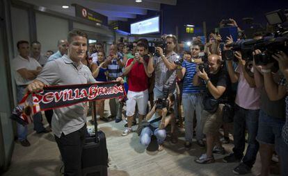 Gameiro, a su llegada a Sevilla.