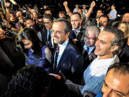 Samaras llega a una rueda de prensa tras conocerse el resultado.